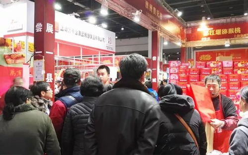 食材源 全国一县一品 上海 生态农产品采购交易会虽已接近尾声,上海市民采购热情持续 高温 上海光大会展中心迎来今冬最大客流